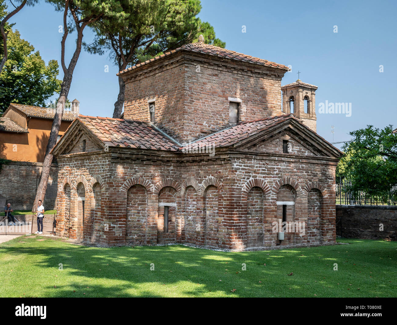 ha il mausoleo a ravenna
