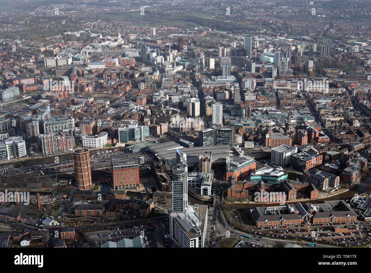 Vista aerea del Leeds skyline del sud con il fiume Aire in primo piano, West Yorkshire, Regno Unito Foto Stock