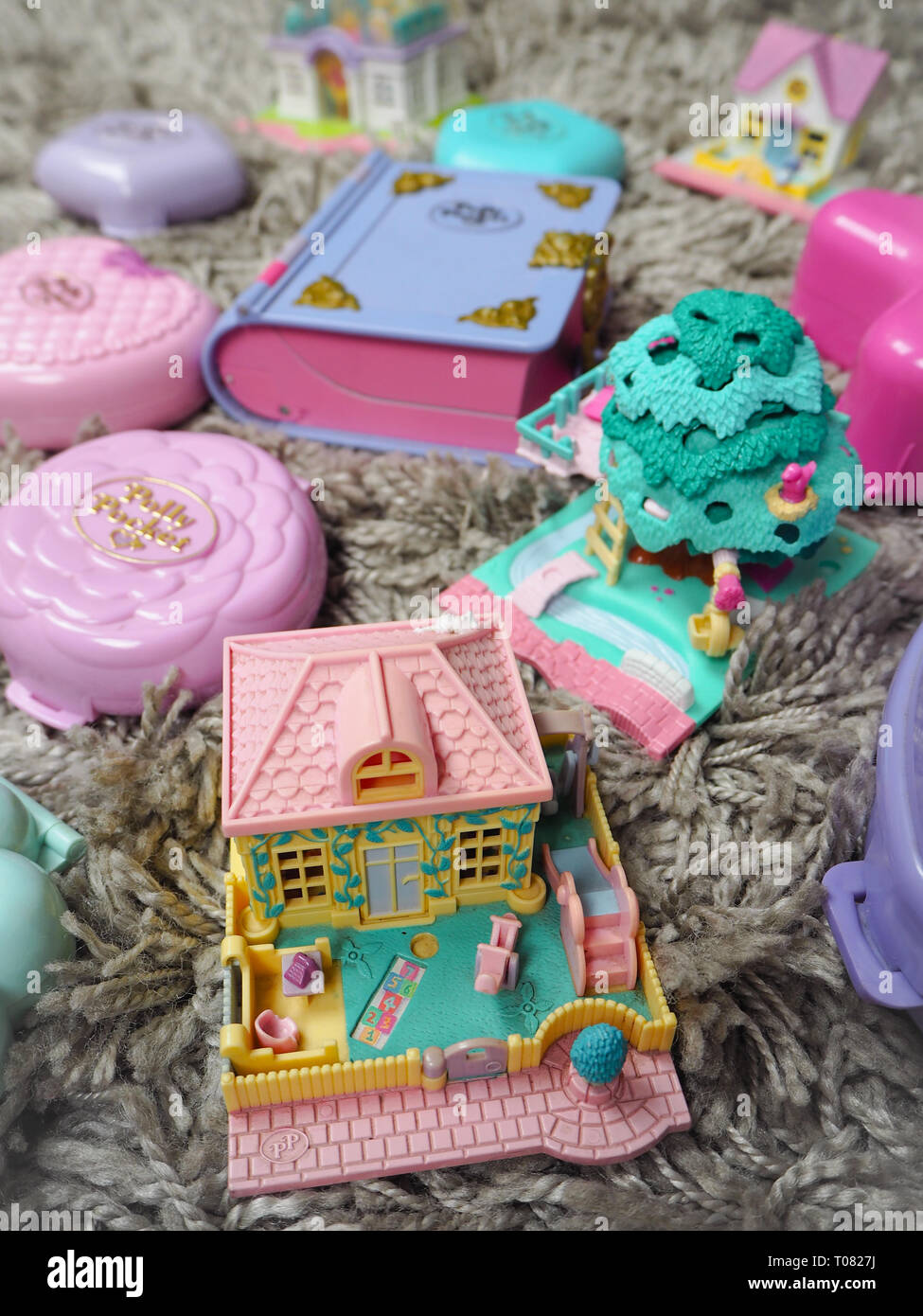 Marzo 2019 - Belgio raccolta di Polly Pocket, dollhouses in miniatura, che erano molto in voga negli anni novanta e sono ora ambita collectables Foto Stock