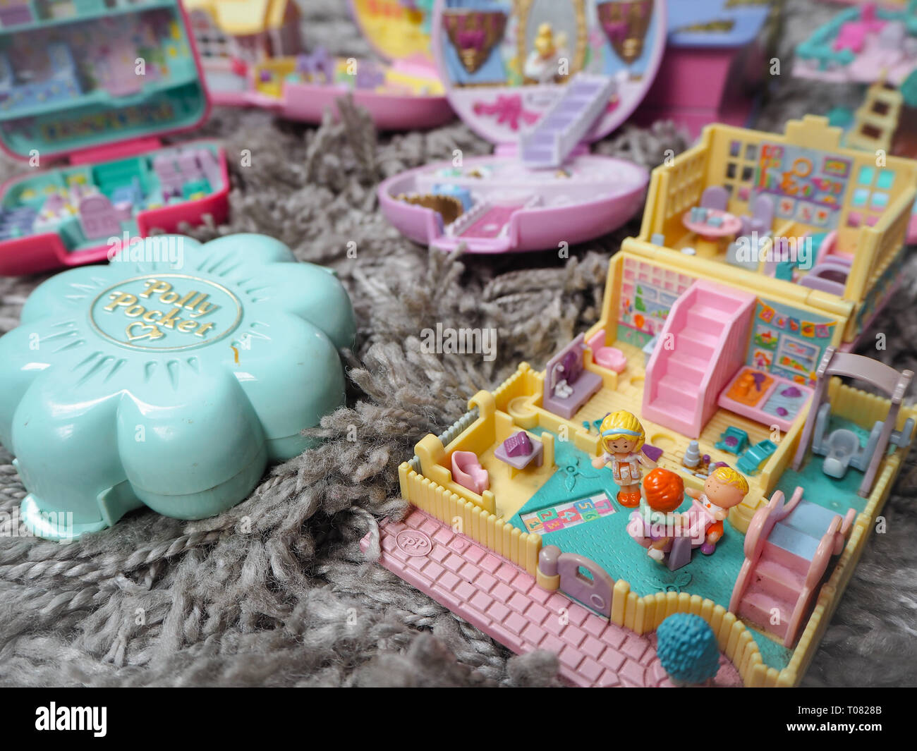 Marzo 2019 - Belgio raccolta di Polly Pocket, dollhouses in miniatura, che erano molto in voga negli anni novanta e sono ora ambita collectables Foto Stock