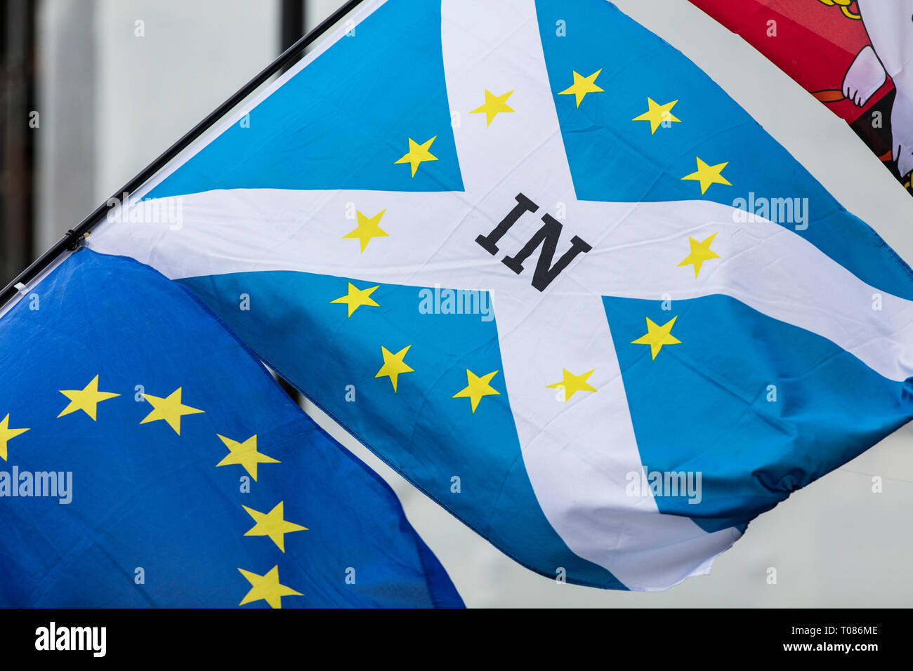 Scozzese e Unione europea bandiere insieme. Un simbolo del Brexit referendum UE Foto Stock