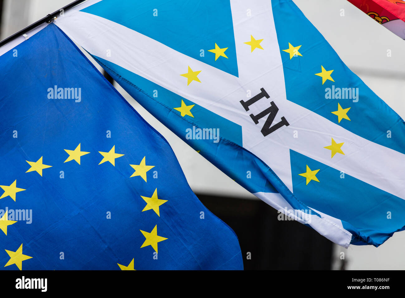 Scozzese e Unione europea bandiere insieme. Un simbolo del Brexit referendum UE Foto Stock