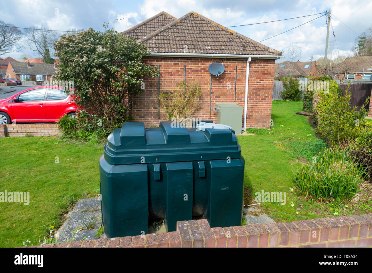 Riscaldamento del serbatoio di olio, villaggio rurale, ashford, kent, Regno Unito Foto Stock