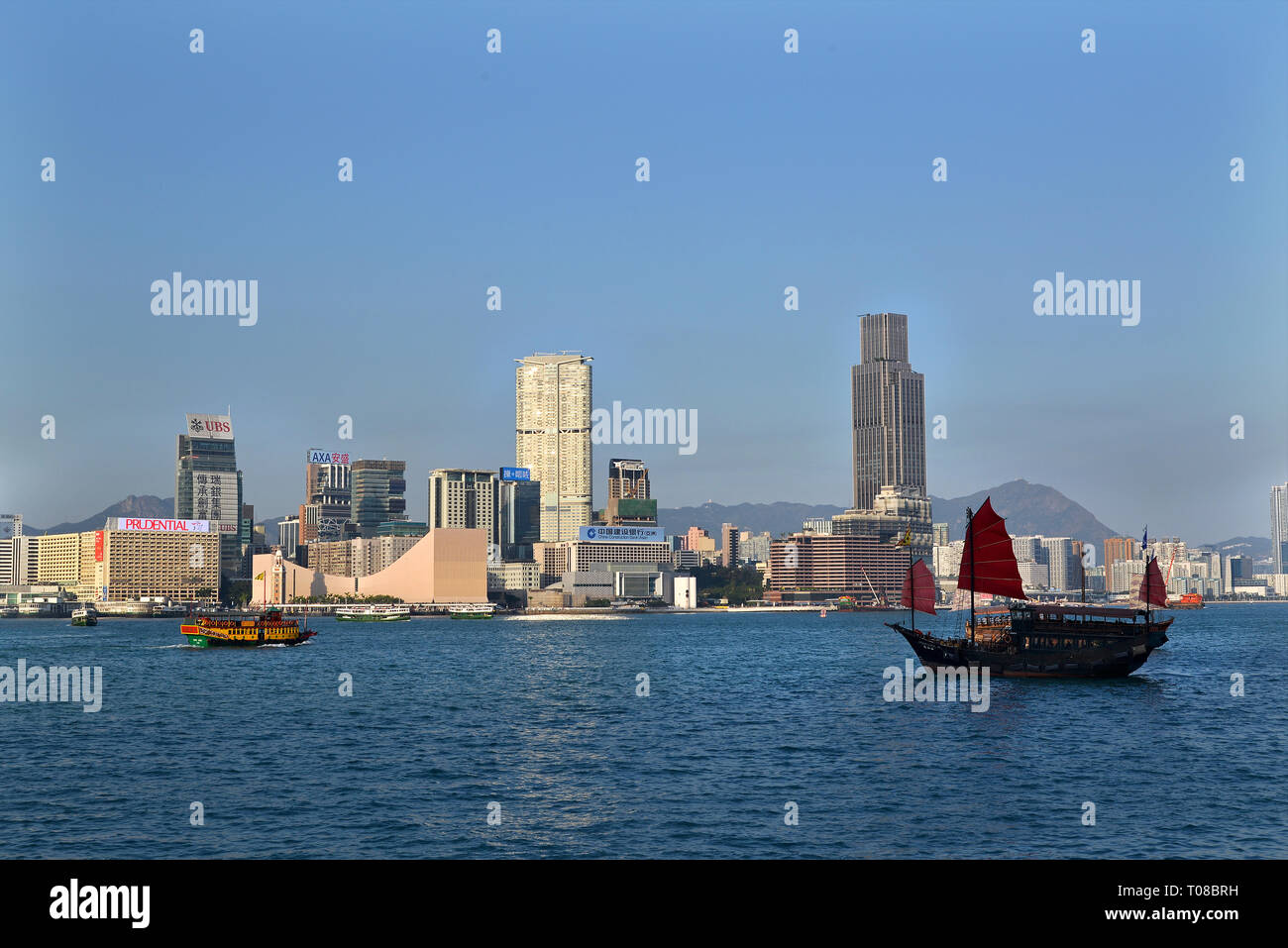 Barca di posta indesiderata in Hong Kong Victoria Harbour Foto Stock