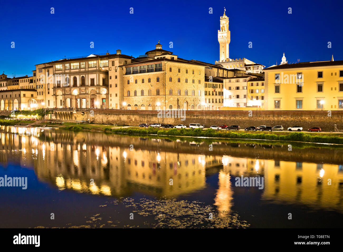 Fiume Arno waterfront e monumenti di Firenze vista serale, Regione Toscana Italia Foto Stock