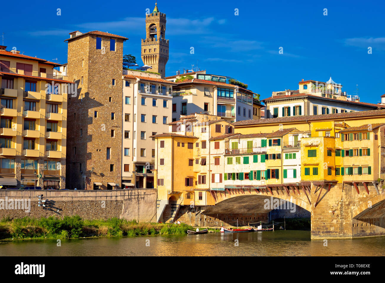 Ponte Vecchio e sul fiume Arno waterfront di vista Firenze, Regione Toscana Italia Foto Stock