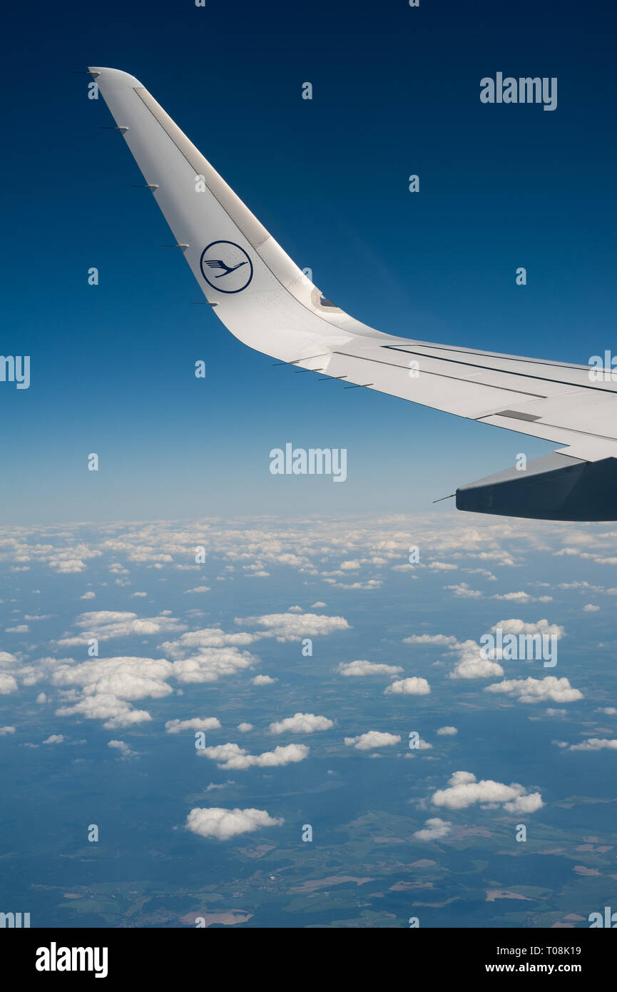 02.06.2017, Monaco di Baviera, Germania - Monaco di Baviera, Germania, Europa - il volo con un aeromobile Airbus A320 di Lufthansa da Berlino a Monaco di Baviera. 0SL170602D0 Foto Stock 02.06.2017, Monaco di Baviera, Germania - Monaco di Baviera, Germania, Europa - il volo con un aeromobile Airbus A320 di Lufthansa da Berlino a Monaco di Baviera. 0SL170602D0 Foto Stock