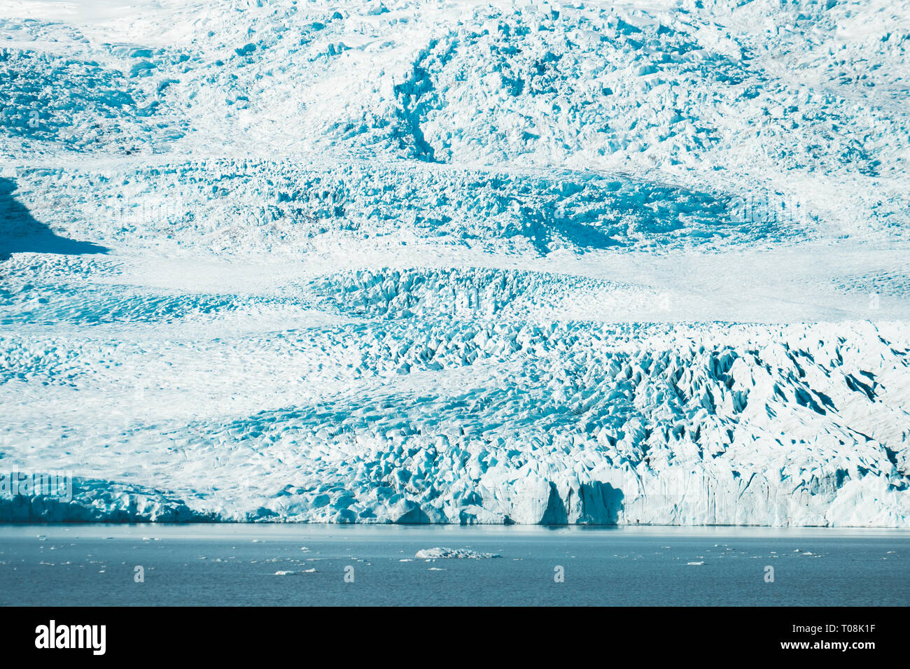 Un bellissimo ghiacciaio da qualche parte in Islanda mozzafiato Foto Stock