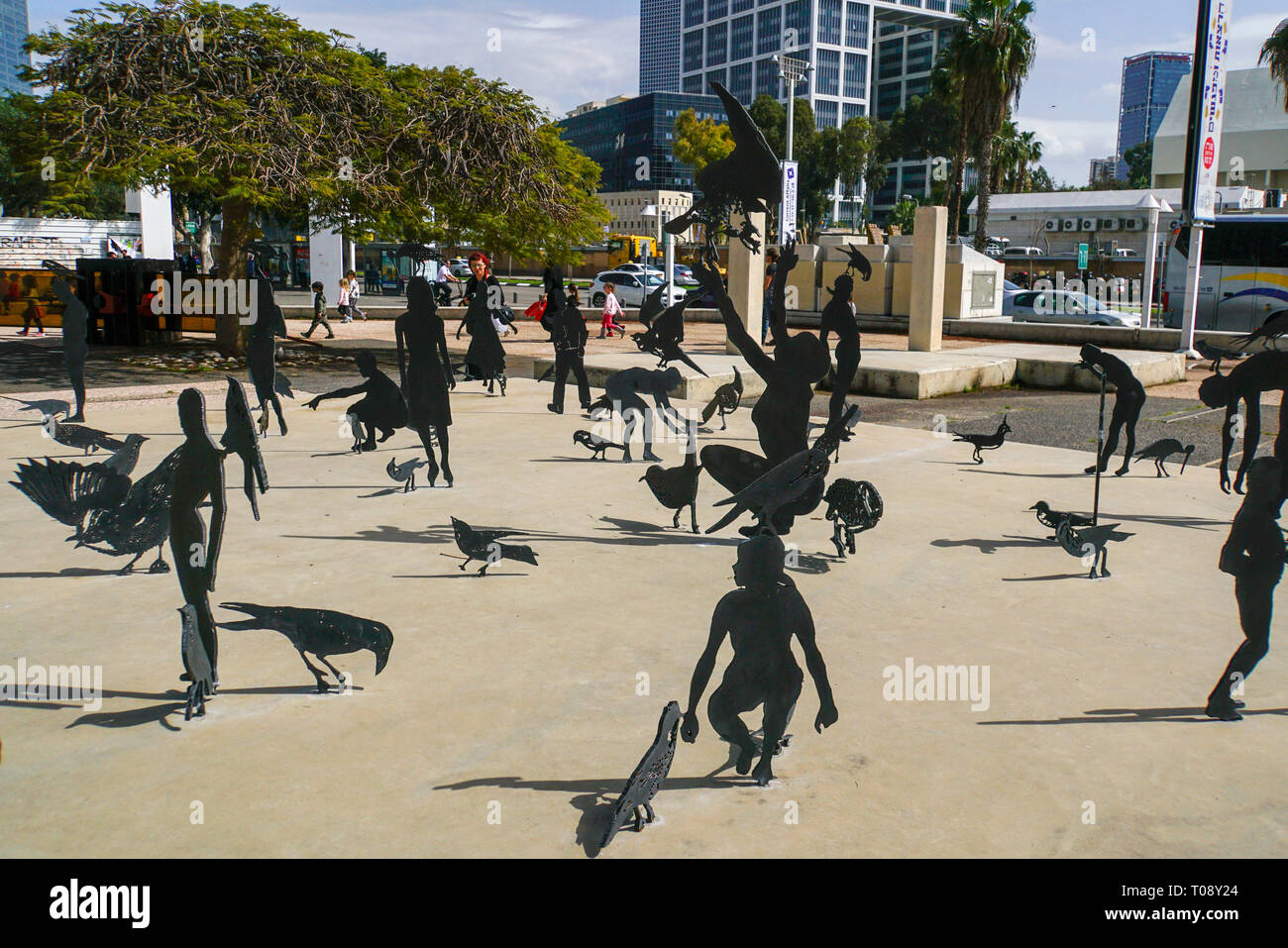 Esterno del Tel Aviv Museum of Arts. L'installazione scultura di Tsadok BEN-DAVID. Golda Meir centro culturale di Tel Aviv, Israele Foto Stock