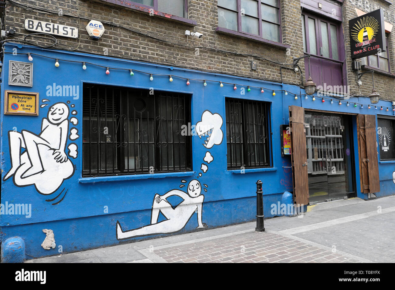Bar del faro esterno muro dipinto su Rivington Street in Shoreditch London EC2 Inghilterra UK KATHY DEWITT Foto Stock