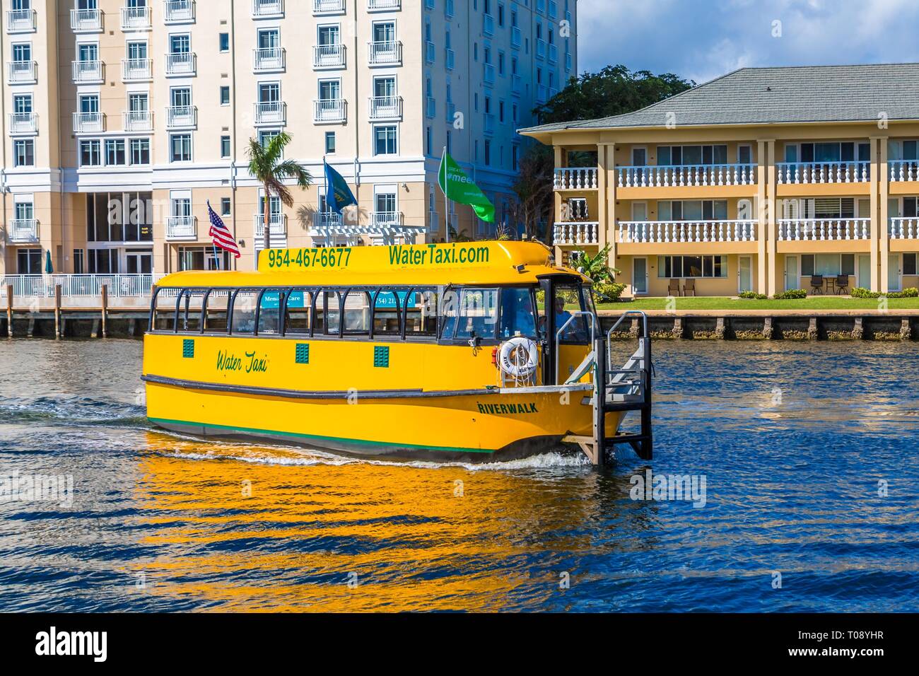 FORT LAUDERDALE, FLORIDA - Febbraio, 25, 2018: Intracoastal Waterway è di oltre 3 mila miglia da Boston, Massachusetts, intorno alla punta meridionale di Fl Foto Stock