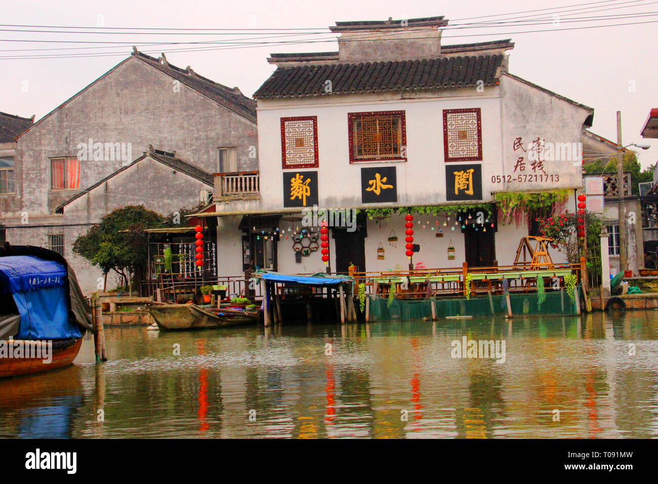 Zhouzhuang, uno dei più famosi paesini di acqua in Cina, è situato nella città di Kunshan che è solo 18 miglia a sudest di Suzhou. Foto Stock