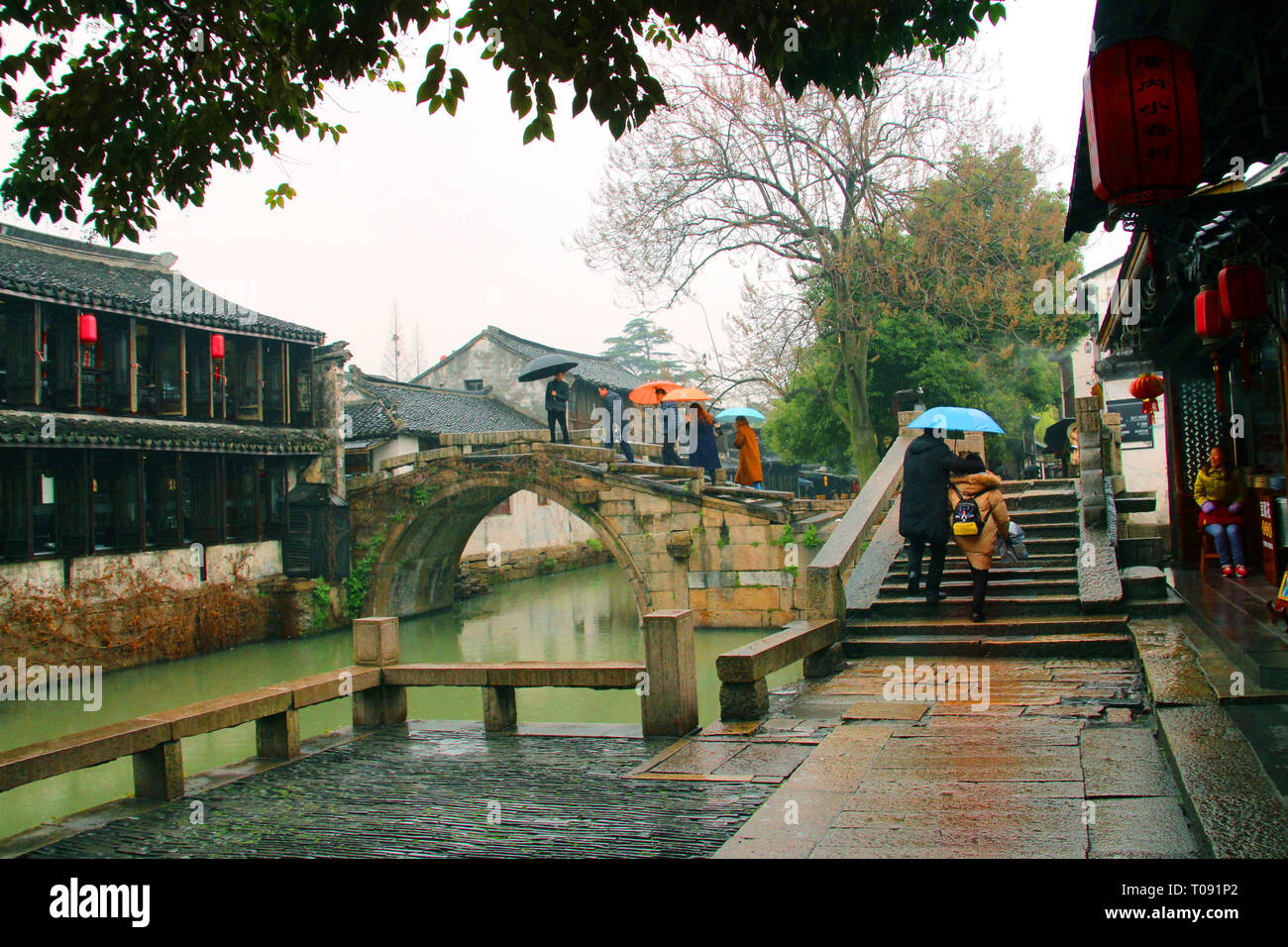 Zhouzhuang, uno dei più famosi paesini di acqua in Cina, è situato nella città di Kunshan che è solo 18 miglia a sudest di Suzhou. Foto Stock