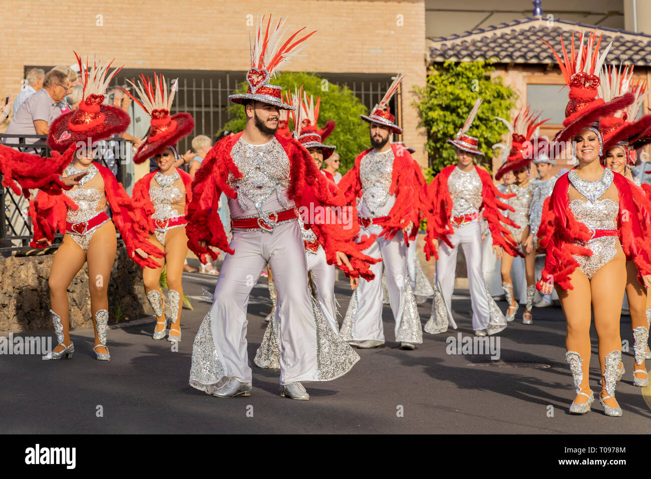 Los Gigantes, Tenerife, Isole Canarie, 17 marzo 2019. Il carnevale arriva a Los Gigantes località turistica sulla costa occidentale di Tenerife. Avente finishe Foto Stock