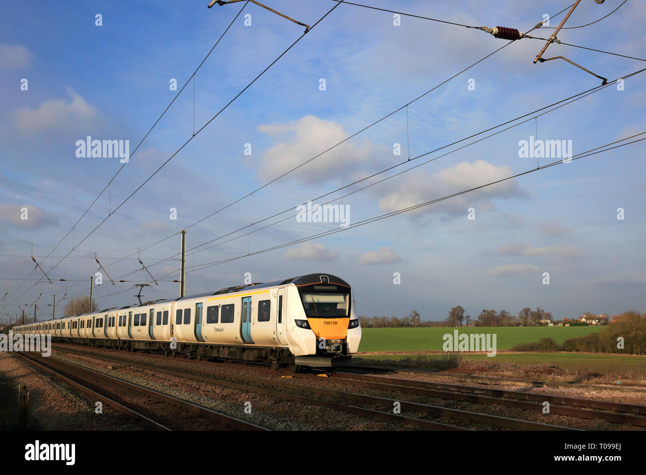 700150 treno Thameslink, East Coast Main Line Railway, Peterborough, CAMBRIDGESHIRE, England, Regno Unito Foto Stock