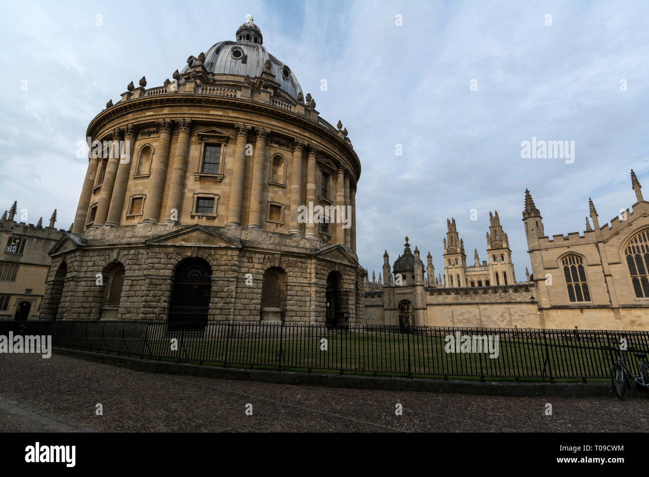 L'edificio circolare, Radcliffe Camera in Radcliffe Square,Oxford, Oxfordshire, Gran Bretagna. L'edificio è una scienza biblioteca. È stato progettato da Jame Foto Stock