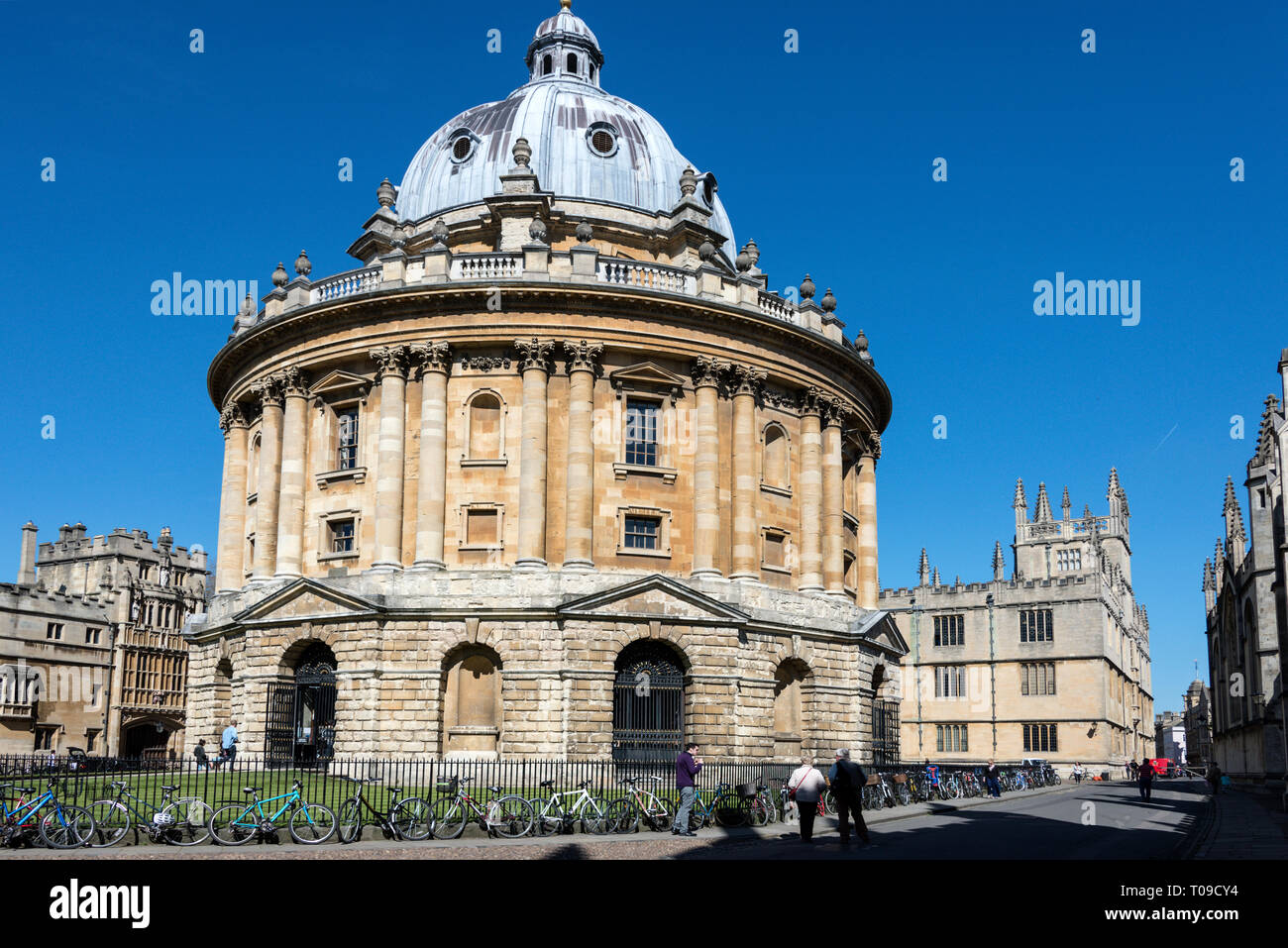 L'edificio circolare, Radcliffe Camera in Radcliffe Square,Oxford, Oxfordshire, Gran Bretagna. L'edificio è una scienza biblioteca. È stato progettato da Jame Foto Stock