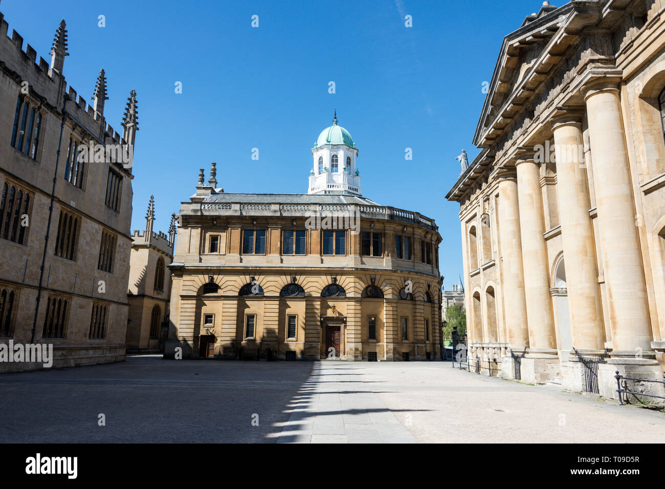 Il Sheldonian Theatre con cupola di colore bianco in Oxford, Oxfordshire, Regno Unito Foto Stock