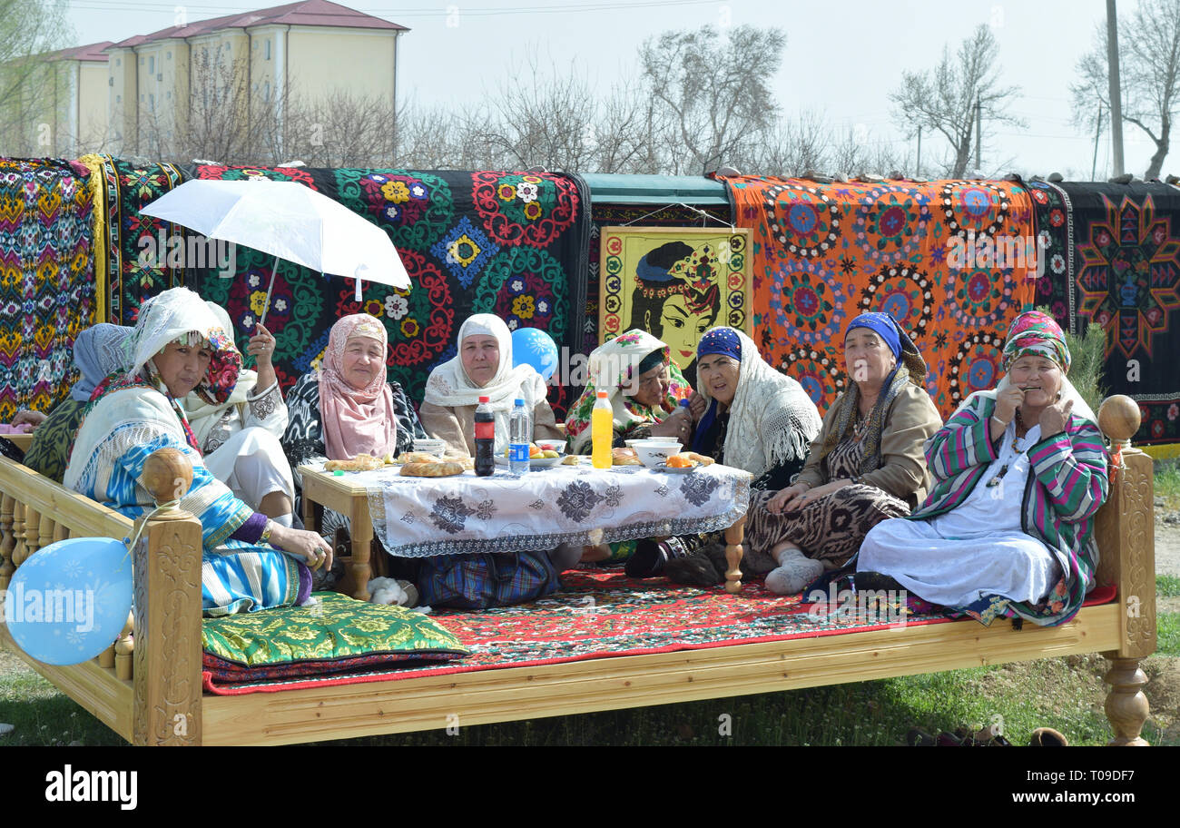 Ritratto di nonne alla celebrazione di Nowruz in Uzbekistan Foto Stock