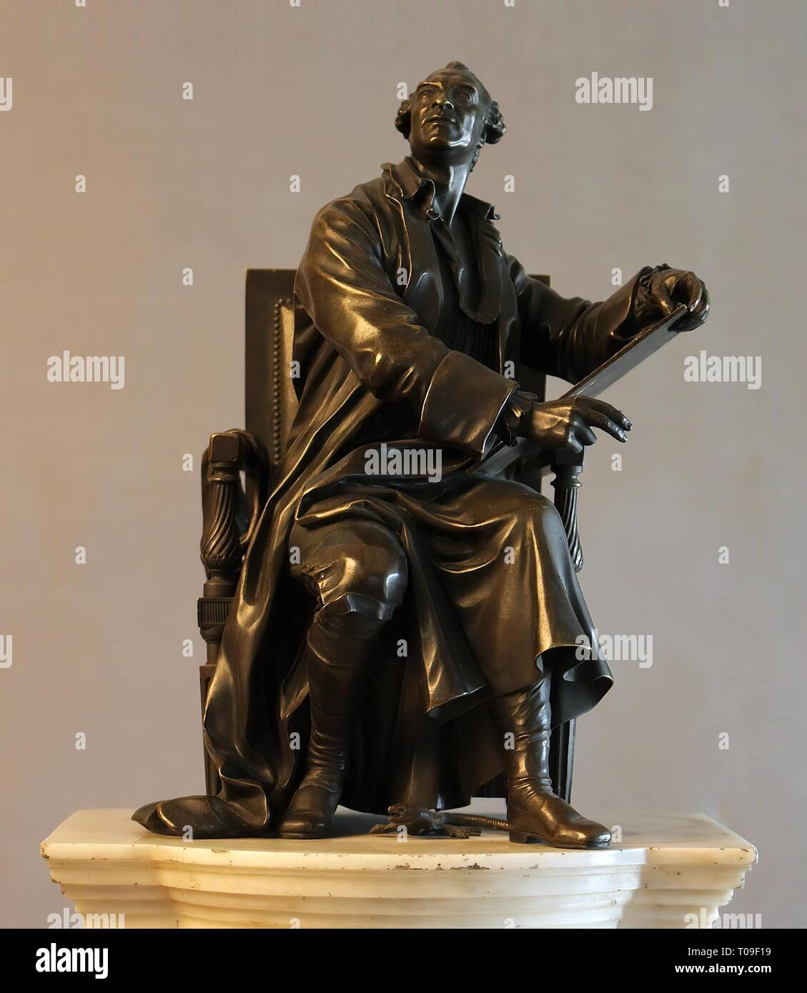 "Georges-Louis Leclerc, Comte de Buffon, seduto in poltrona". Francia XVIII secolo. Dimensioni: Altezza: 28 cm; altezza: 15 cm. Museo: Membro Hermitage di San Pietroburgo. Autore: PIERRE-PHILIPPE THOMIRE . Augustin Pajou (dopo). Foto Stock