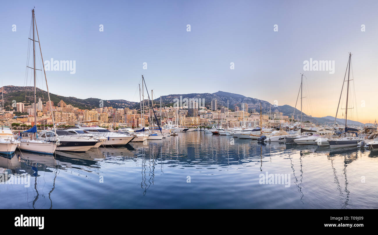 Yacht ormeggiati nel Principato di Monaco Foto Stock