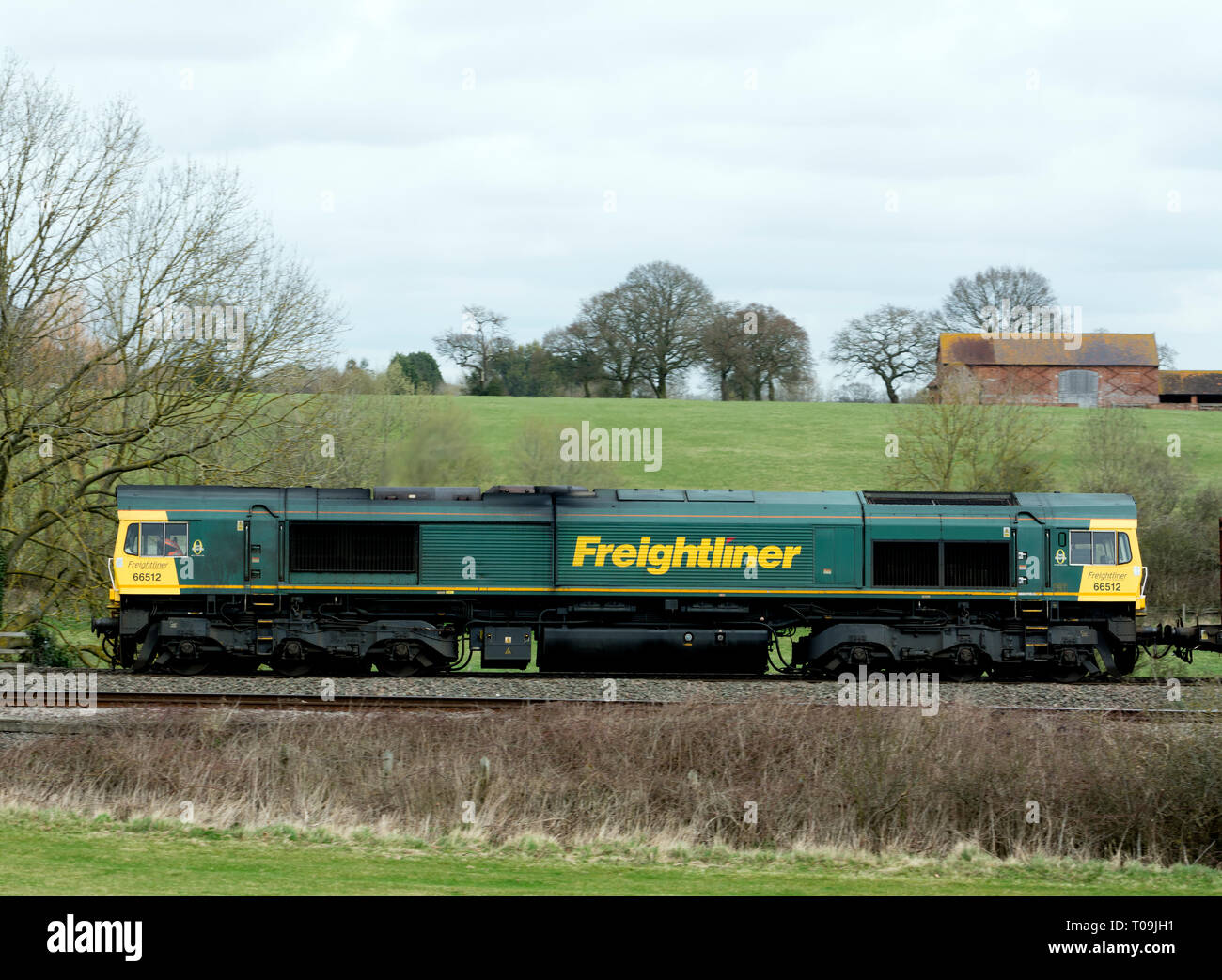 Classe 66 Freightliner diesel, vista laterale, Warwickshire, Regno Unito Foto Stock