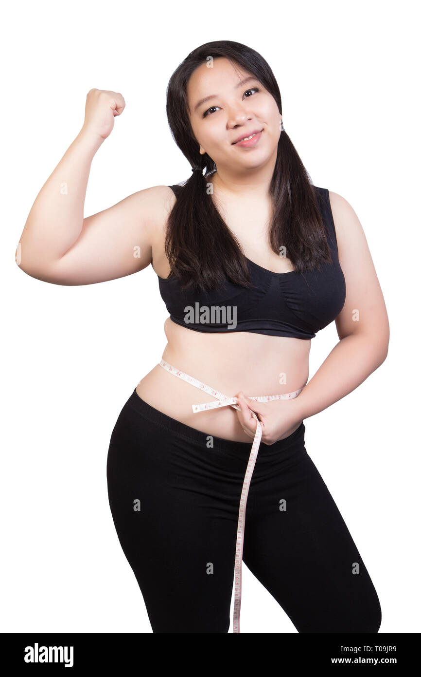 Grasso donna mostra corpo obesi stretto in vita da nastro di misurazione faccia sorridere isolato su sfondo bianco Foto Stock