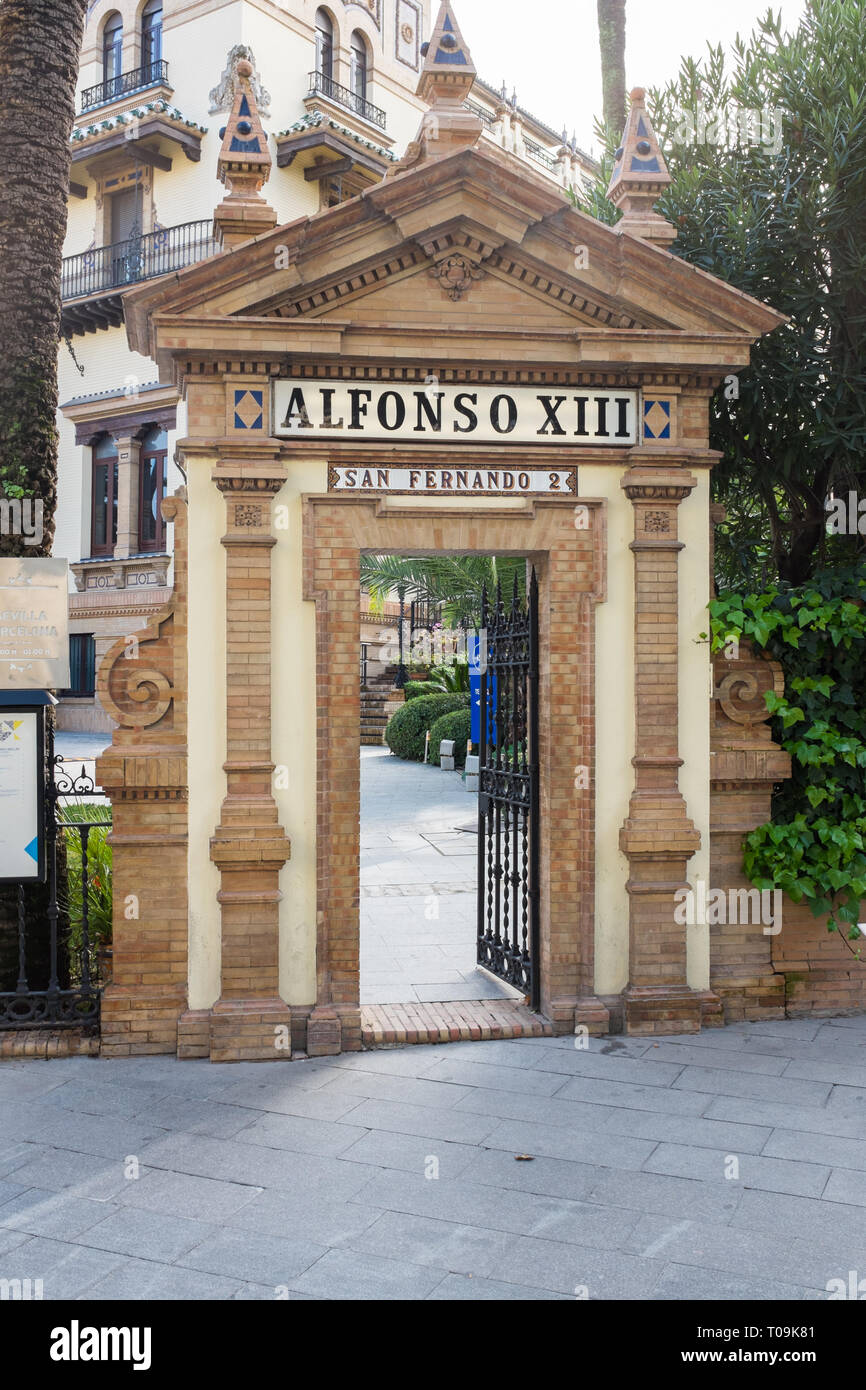 Ingresso di Alfonso Xiii hotel in San Fernando, Siviglia, Spagna Foto Stock