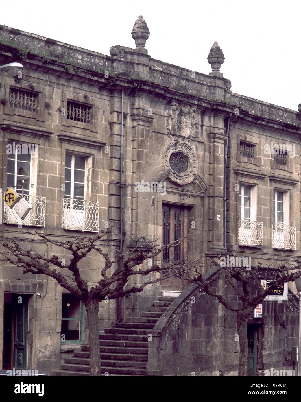 FACHADA DEL EDIFICIO ARCHIVO O LICEO CONSTRUIDO EN EL SIGLO XVIII - NEOCLASICISMO GALLEGO - attuale sede del Ayuntamiento. Location: Edificio ARCHIVO O LICEO. La Coruña. Spagna. Foto Stock