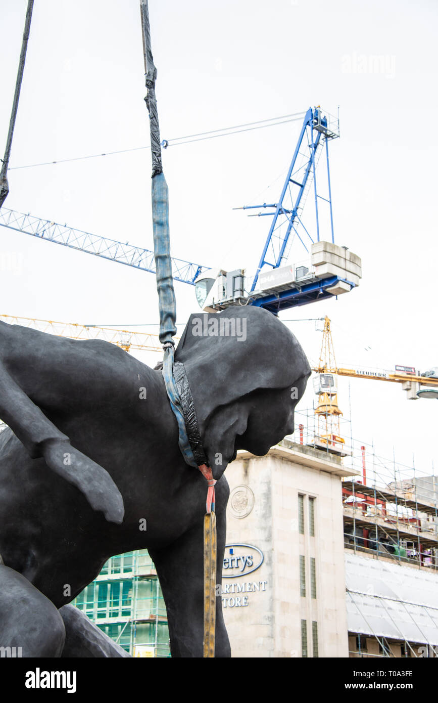 Plymouth, Devon, Regno Unito. 18 mar 2019. Regno Unito la più grande scultura in bronzo di credito: Pietro CURNO/Alamy Live News Foto Stock
