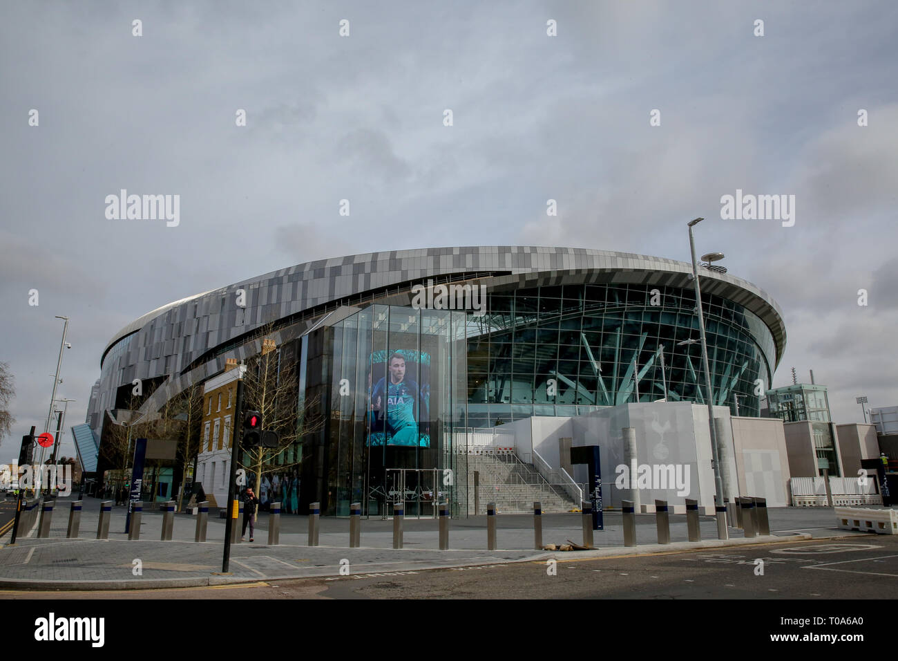 La vista esterna del Tottenham Hotspur del nuovo stadio. Il football club hanno confermato che essi sono in grado di riprodurre il primo gioco nel loro nuovo Stadio White Hart Lane, contro il Crystal Palace di mercoledì 3 aprile 2019. Foto Stock