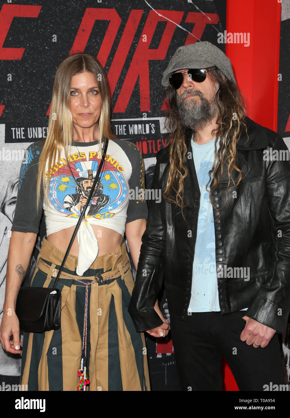 Los Angeles, Ca, Stati Uniti d'America. Xviii Mar, 2019. Sheri Moon Zombie, Rob Zombie, a Netflix premiere di sporcizia al ArcLight Hollywood a Los Angeles, la California il 18 marzo 2019. Credito: Faye Sadou/media/punzone Alamy Live News Foto Stock