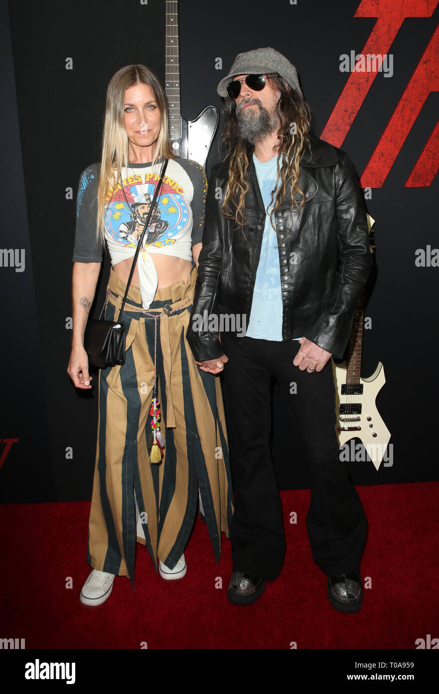 Los Angeles, Ca, Stati Uniti d'America. Xviii Mar, 2019. Sheri Moon Zombie, Rob Zombie, a Netflix premiere di sporcizia al ArcLight Hollywood a Los Angeles, la California il 18 marzo 2019. Credito: Faye Sadou/media/punzone Alamy Live News Foto Stock
