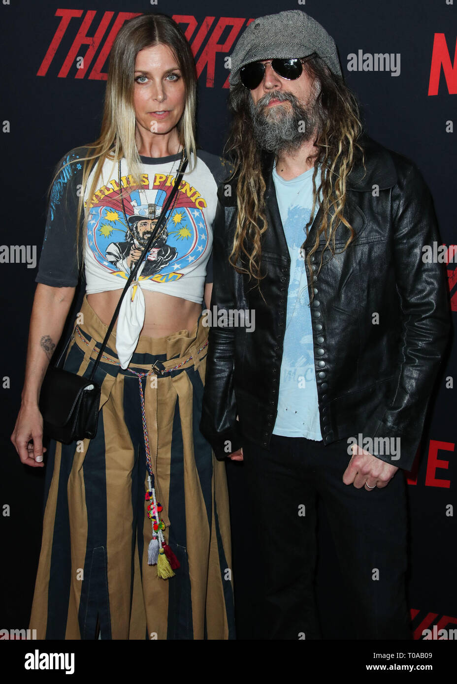 Hollywood, Stati Uniti. Xviii Mar, 2019. HOLLYWOOD, Los Angeles, CA, Stati Uniti d'America - 18 Marzo: Sheri Moon Zombie e marito/musicista Rob Zombie arrivare presso il Los Angeles Premiere di Netflix "sporco" tenutasi presso ArcLight cinema Hollywood di Marzo 18, 2019 a Hollywood e Los Angeles, California, Stati Uniti. (Foto di Xavier COLLIN/Image Press Agency) Credito: Image Press Agency/Alamy Live News Foto Stock