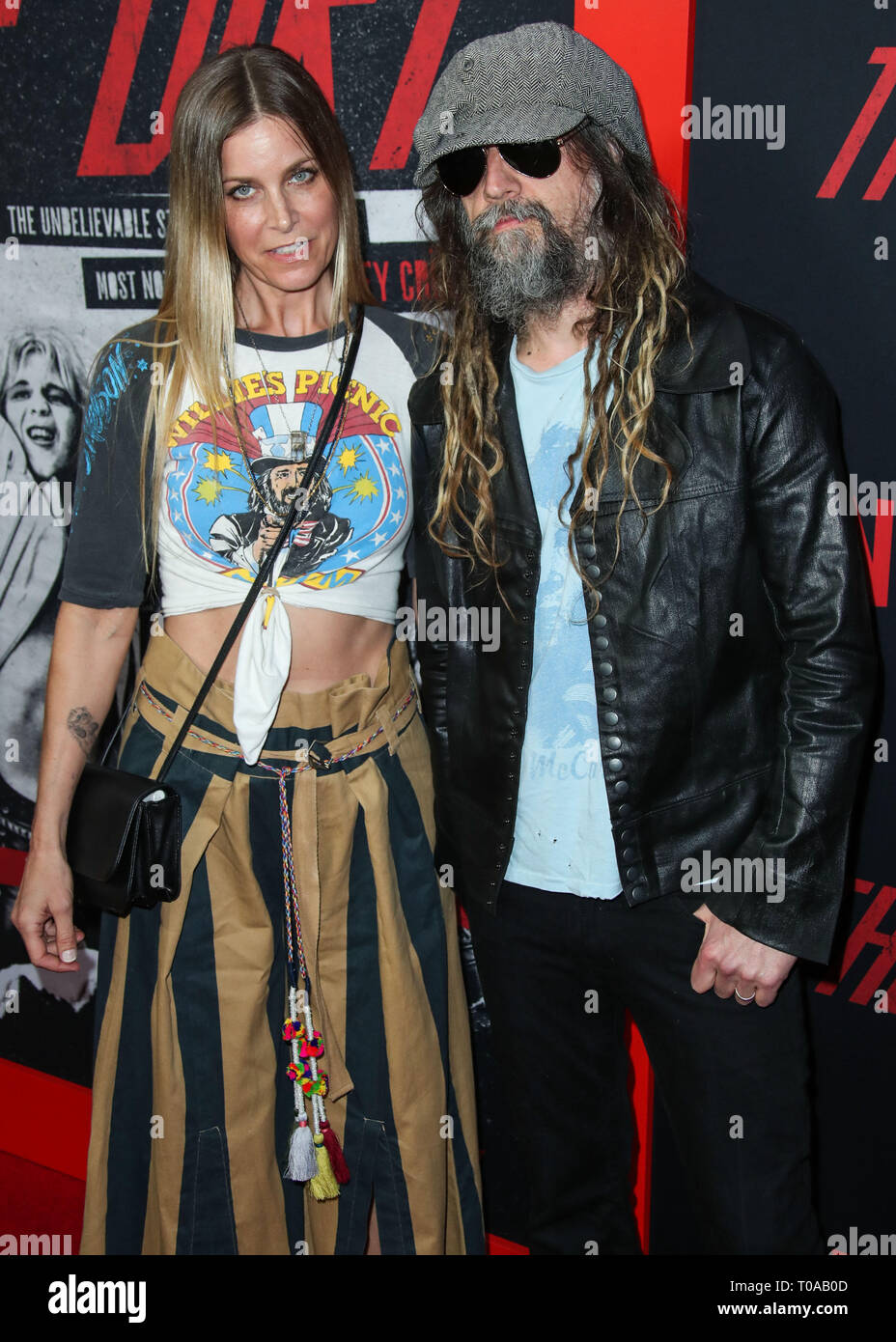 Hollywood, Stati Uniti. Xviii Mar, 2019. HOLLYWOOD, Los Angeles, CA, Stati Uniti d'America - 18 Marzo: Sheri Moon Zombie e marito/musicista Rob Zombie arrivare presso il Los Angeles Premiere di Netflix "sporco" tenutasi presso ArcLight cinema Hollywood di Marzo 18, 2019 a Hollywood e Los Angeles, California, Stati Uniti. (Foto di Xavier COLLIN/Image Press Agency) Credito: Image Press Agency/Alamy Live News Foto Stock