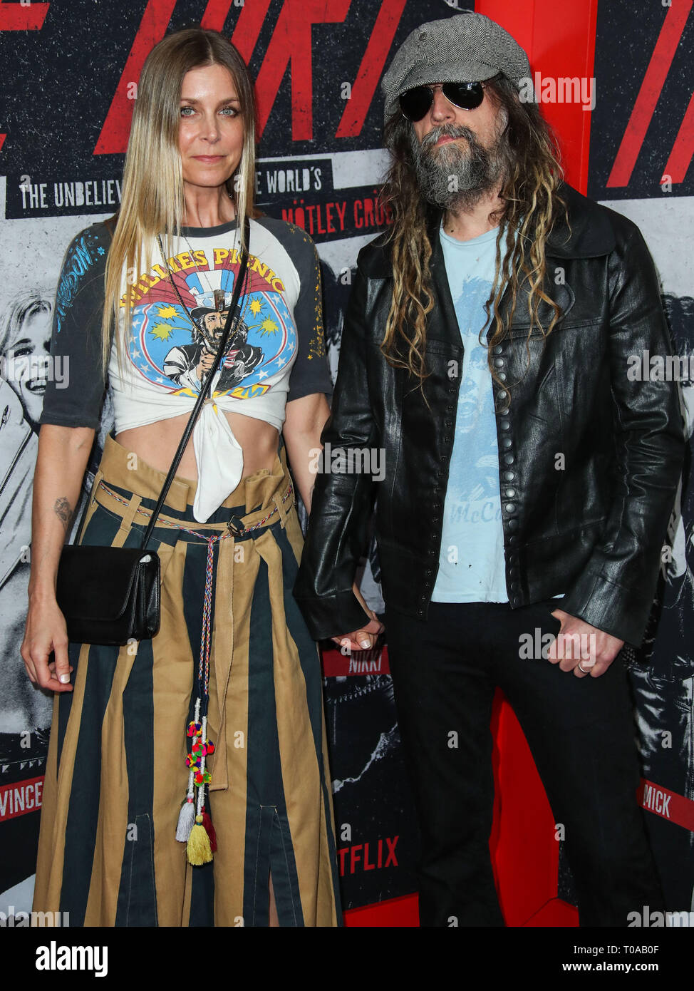 Hollywood, Stati Uniti. Xviii Mar, 2019. HOLLYWOOD, Los Angeles, CA, Stati Uniti d'America - 18 Marzo: Sheri Moon Zombie e marito/musicista Rob Zombie arrivare presso il Los Angeles Premiere di Netflix "sporco" tenutasi presso ArcLight cinema Hollywood di Marzo 18, 2019 a Hollywood e Los Angeles, California, Stati Uniti. (Foto di Xavier COLLIN/Image Press Agency) Credito: Image Press Agency/Alamy Live News Foto Stock