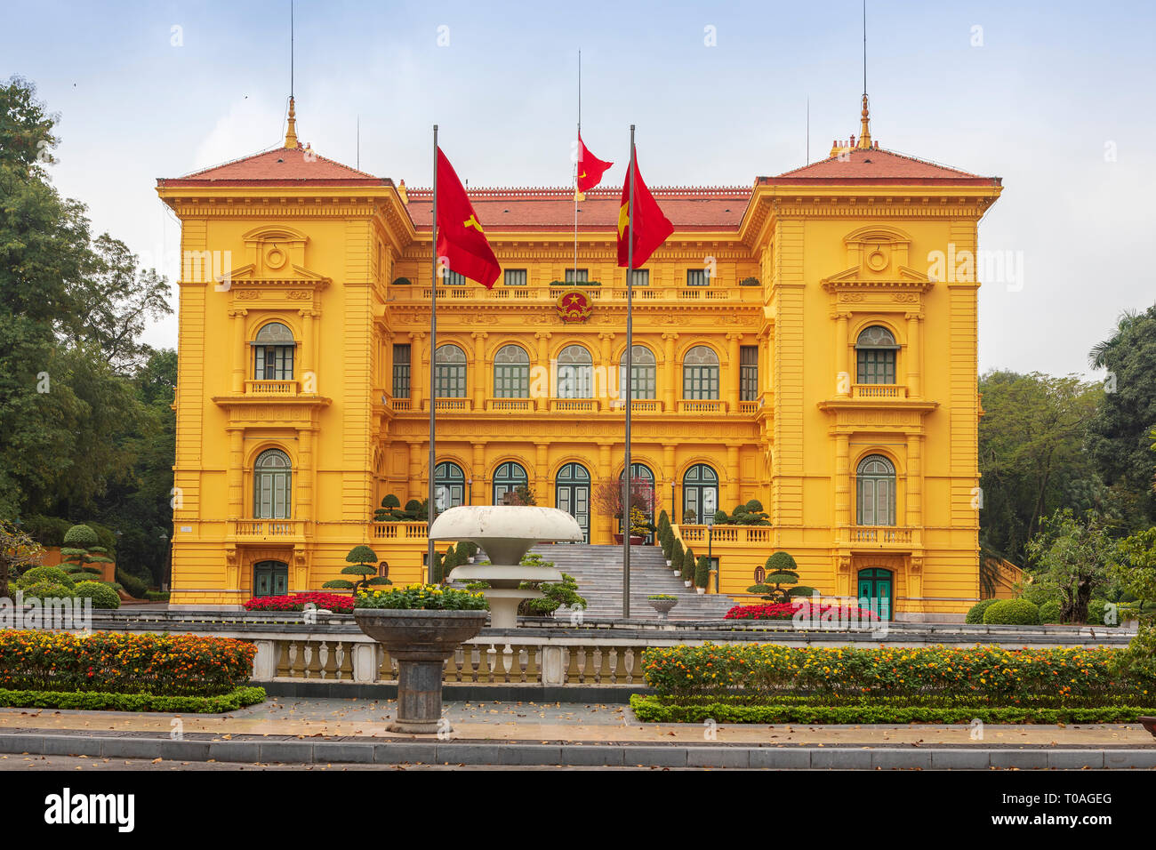 Palazzo Presidenziale, Hanoi, Vietnam, in Asia. Il palazzo fu costruito 1900 -1906 e progettato dall'architetto francese Auguste Henri Vildieu Foto Stock