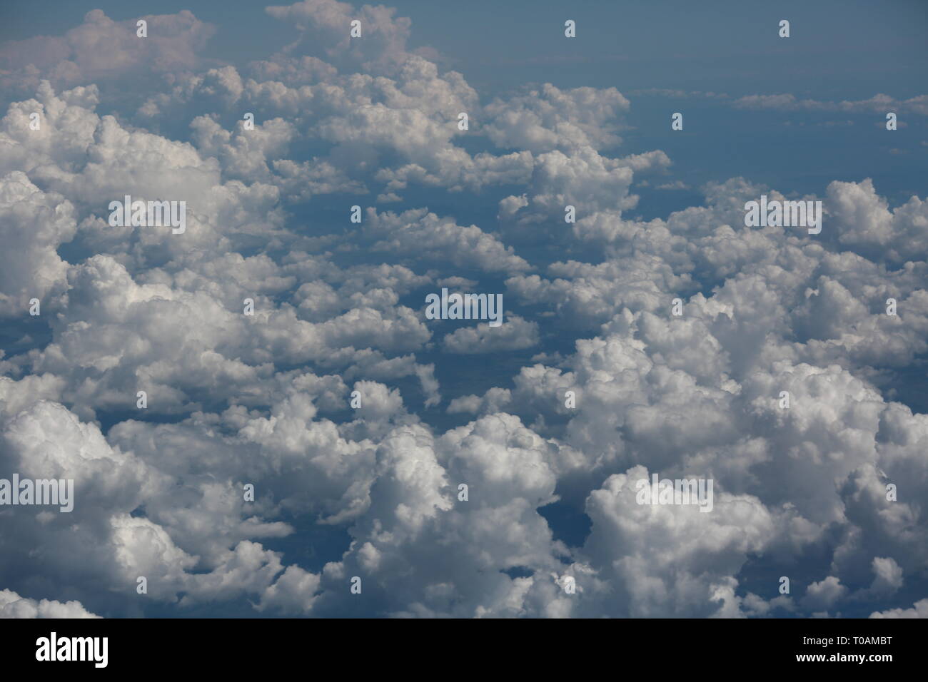Cielo di nuvole, l'immagine di sfondo, sfondi, caratteristico paesaggio, vista dal piano Foto Stock