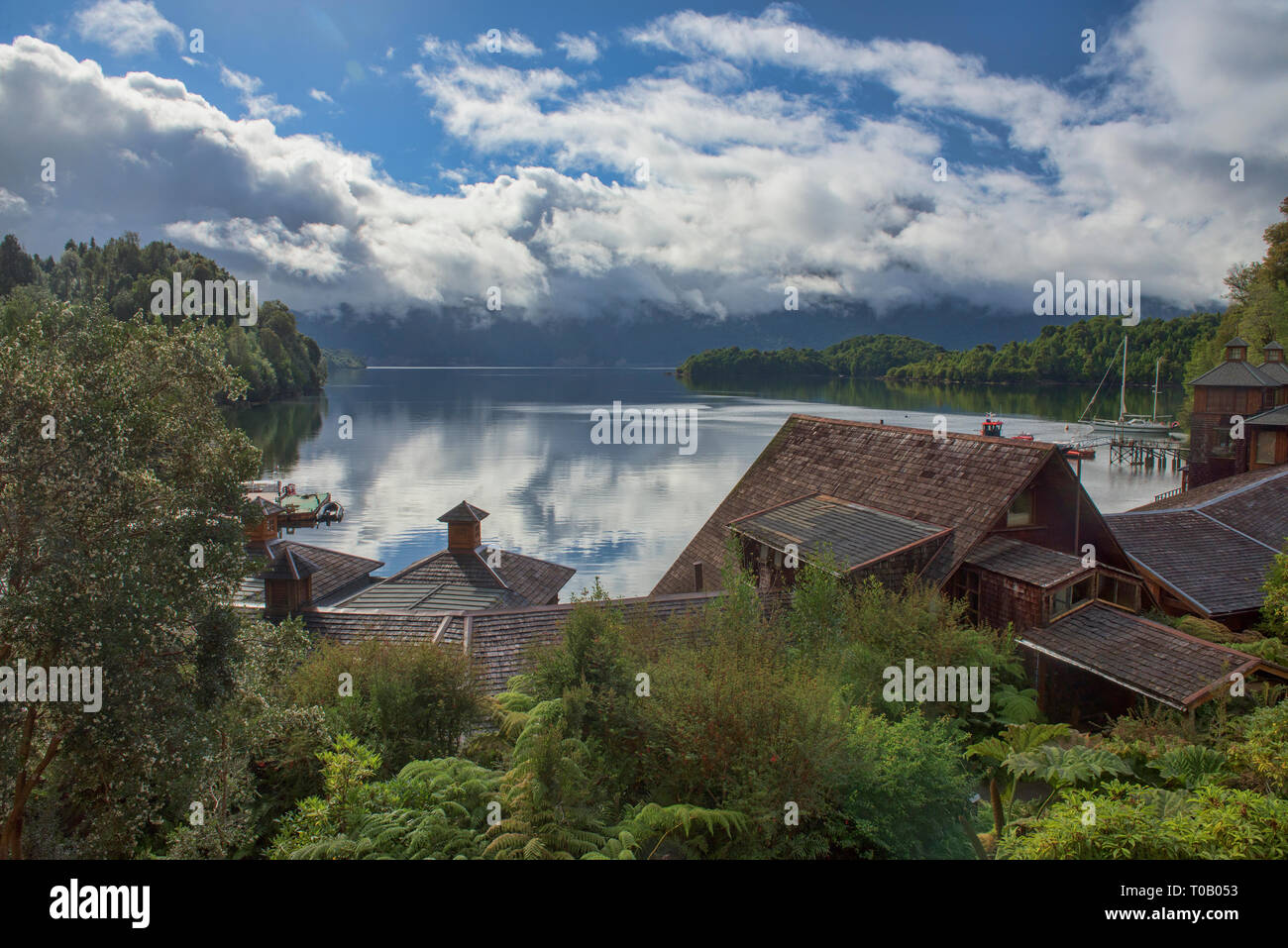 La splendida Puyuhuapi Lodge nel suono Ventisquero, Patagonia, Aysen, Cile Foto Stock