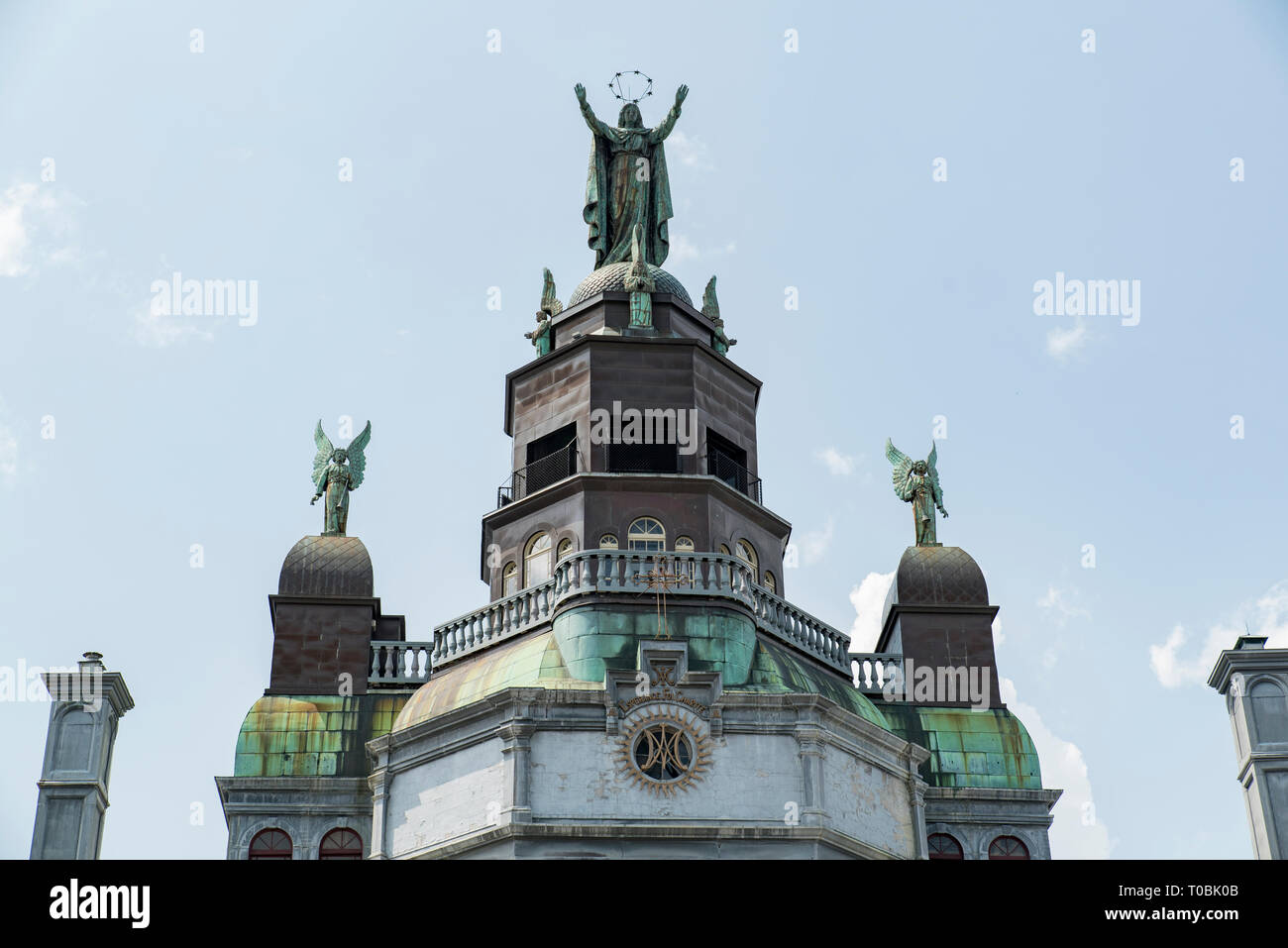 Montreal, Quebec, Canada. Primo piano di statue e il belvedere sul tetto di Notre-Dame-de-Bon-Secours Cappella in Old Montreal. Foto Stock