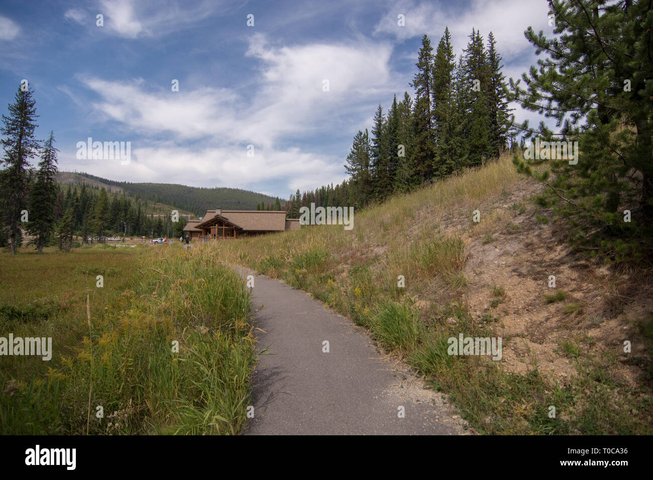 Il Lolo Pass Visitor Center, sul confine di Idaho e Montana, è una bella e storica area di riposo che fornisce varie informazioni per i viaggiatori. Foto Stock