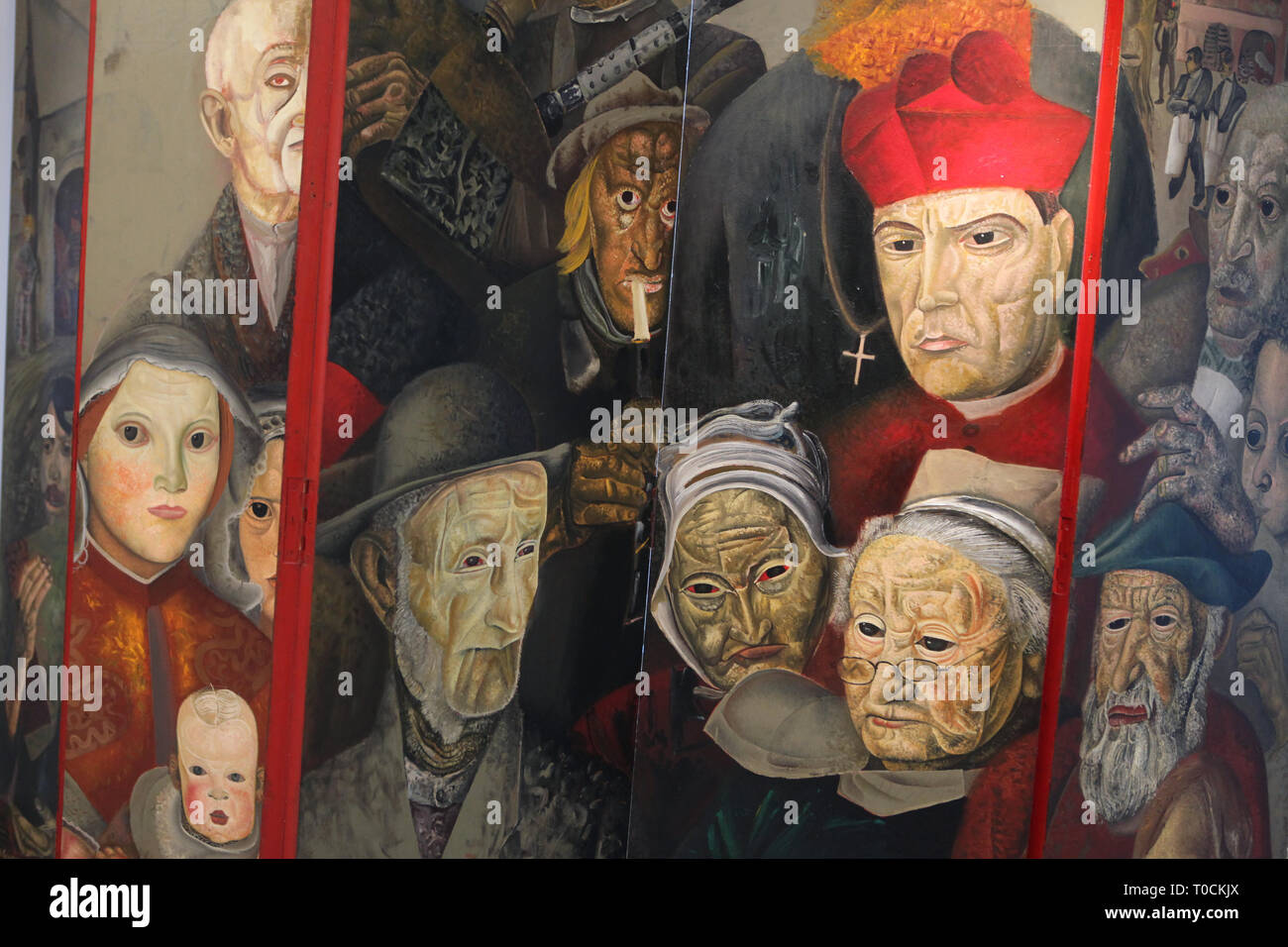 Dettaglio della monumentale dipinto 'facce del mondo" da Russo pittore modernista Boris Grigoriev (1920-1931) sul display nella Galleria Nazionale (Národní galerie) a Praga, Repubblica Ceca. Mostra di Repubblica Ceca e arte europea del XIX e del XX secolo in Veletržní palác (Trade Fair Palace). Foto Stock