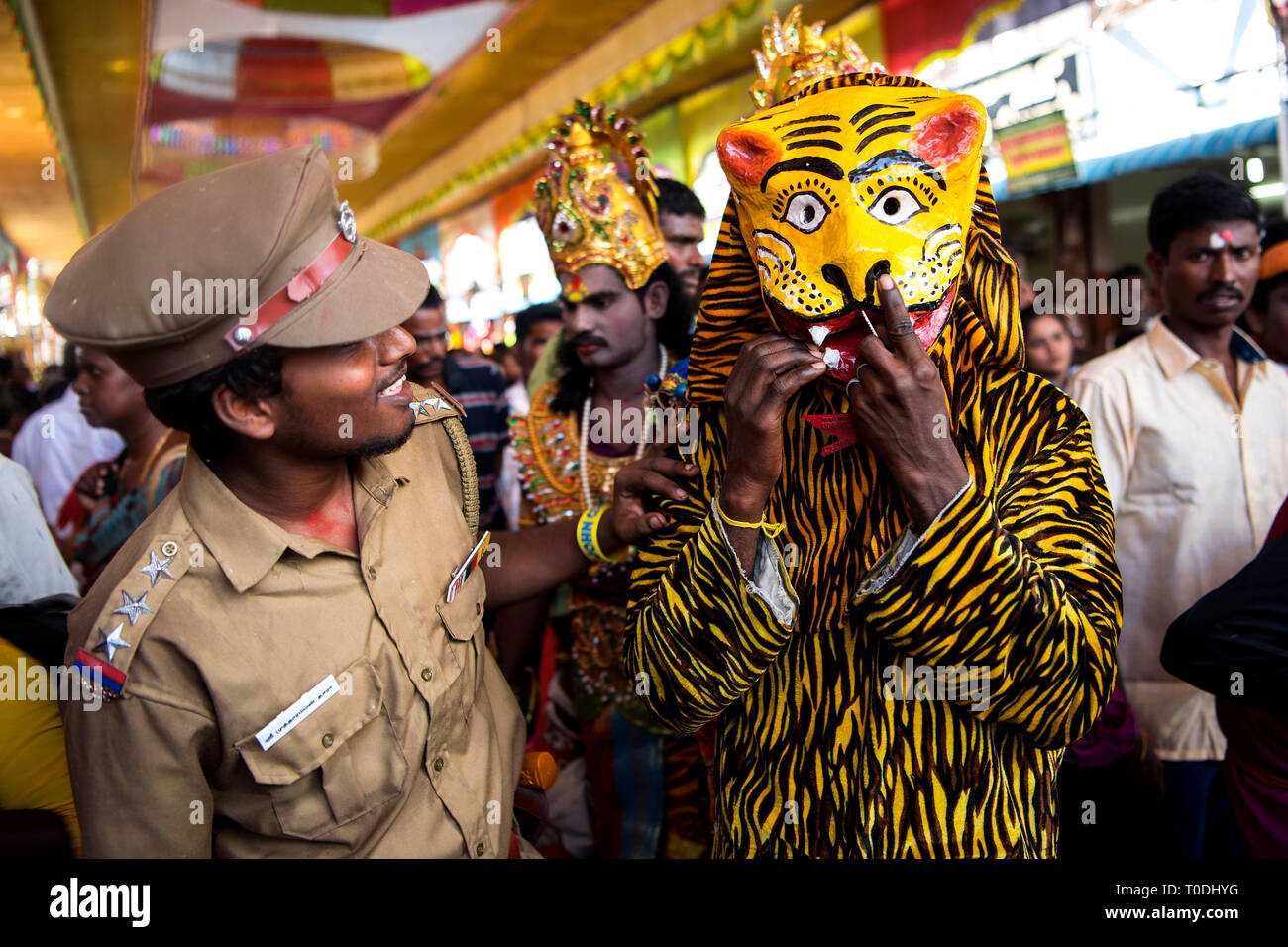 L uomo vestito come tiger, Thoothukudi, Tamil Nadu, India, Asia Foto Stock