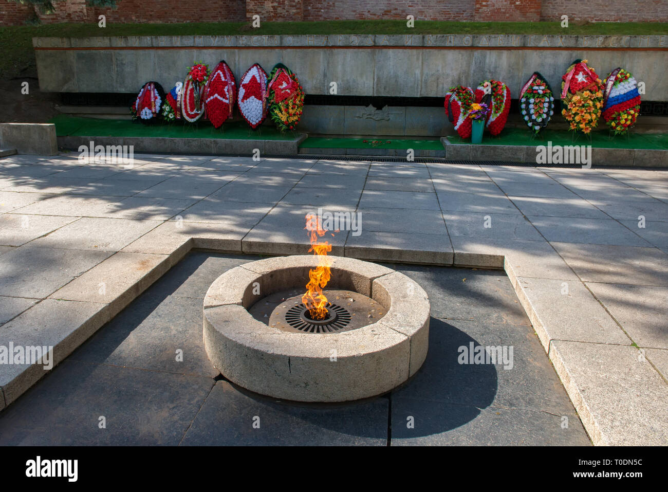 VELIKY Novgorod, Russia - Agosto 14, 2018: memoriale la fiamma eterna di gloria in Veliky Novgorod è situato sul territorio di Novgorod Detinets Foto Stock
