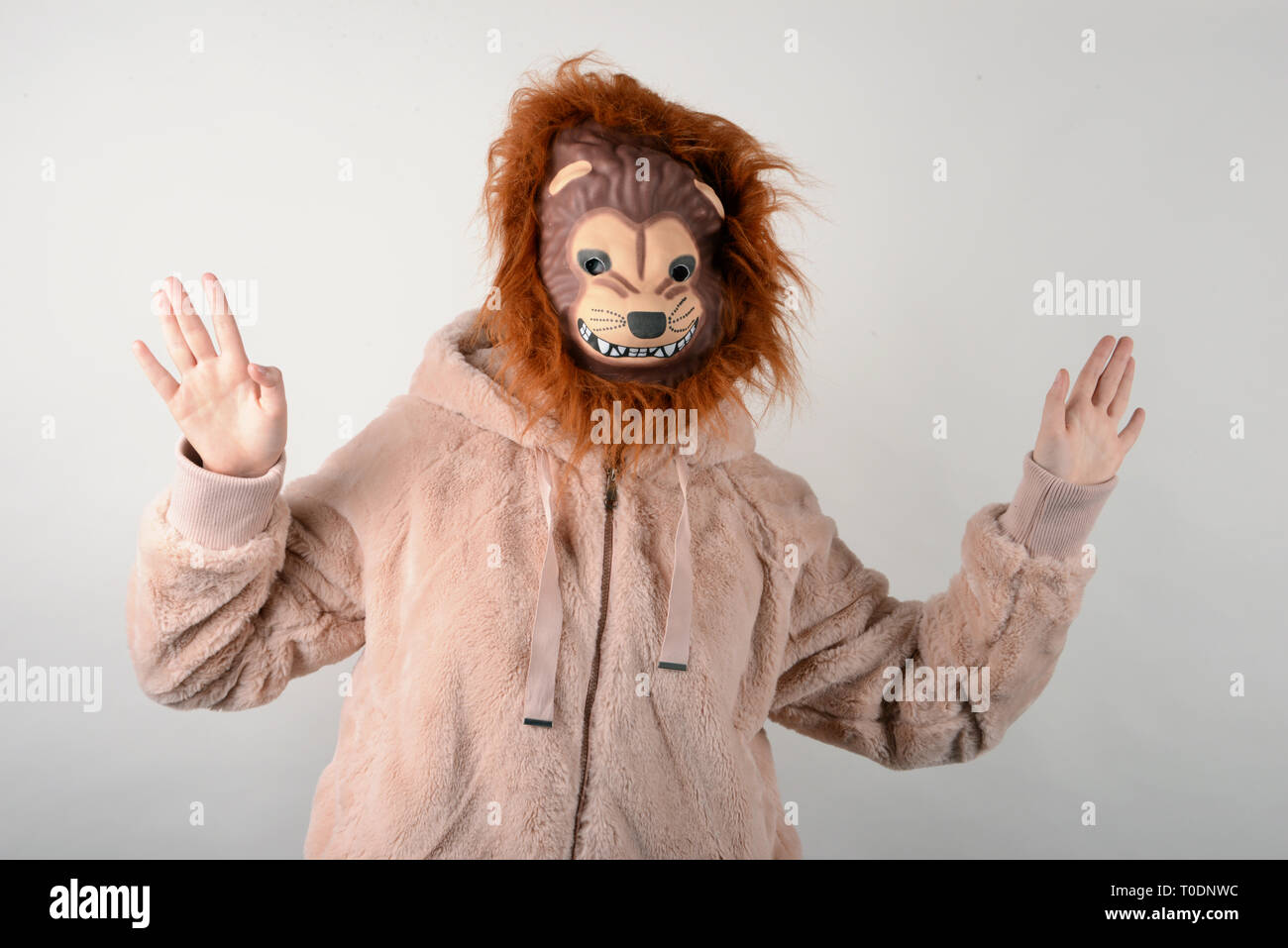 Leone maschera Costume - serie withe gesti Foto Stock