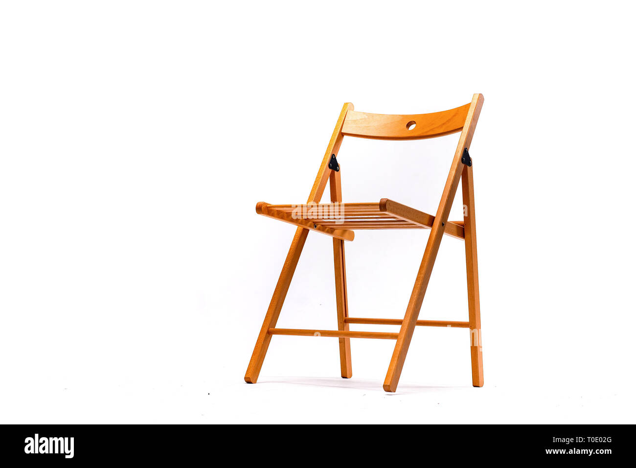 Sedia in plastica, legno, sedia in pelle moderno designer Sedia isolati su sfondo bianco. Serie di mobili Foto Stock