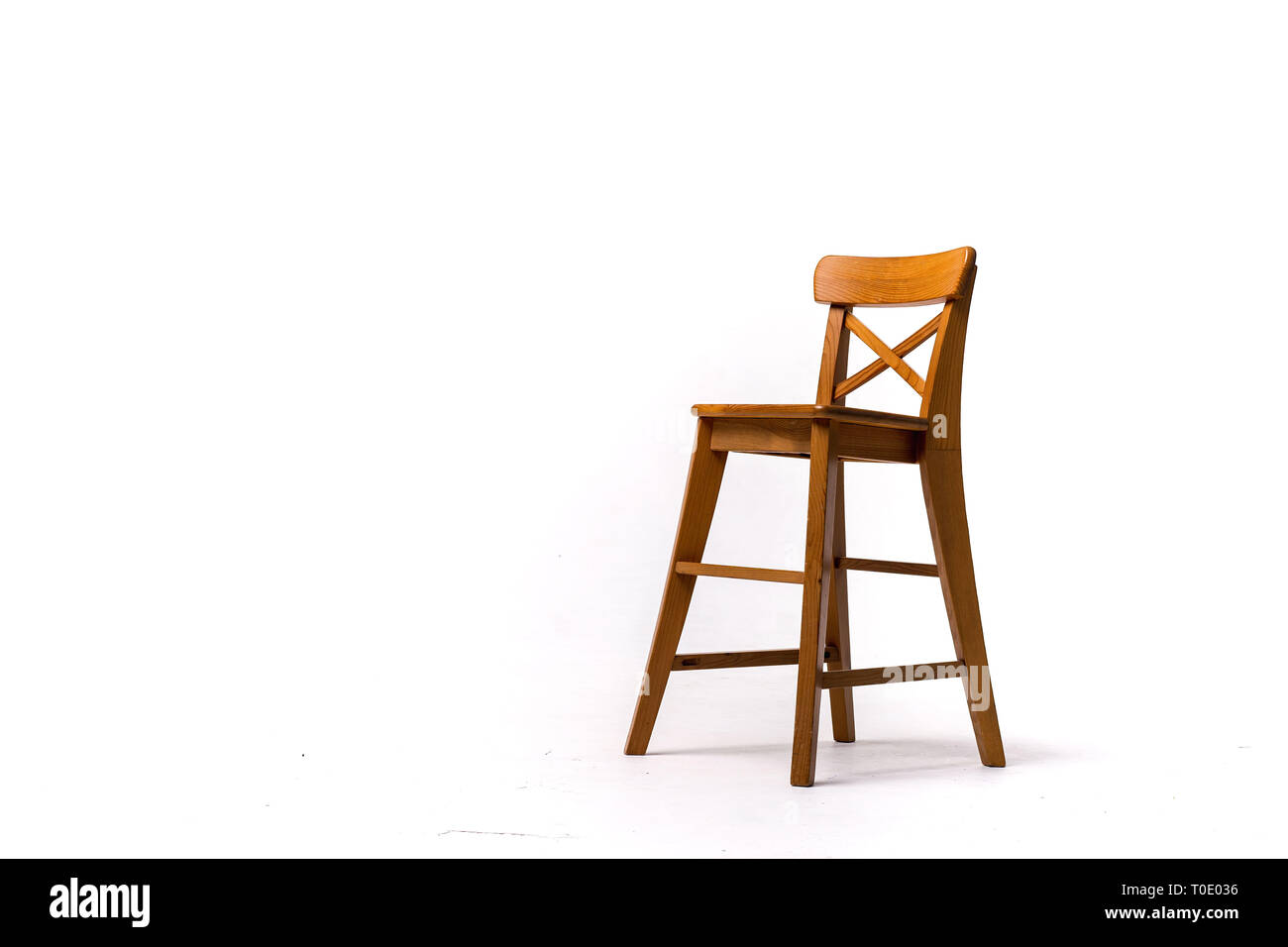 Il colore marrone sedia, plastica, legno, sedia in pelle moderno designer Sedia isolati su sfondo bianco. Serie di mobili Foto Stock