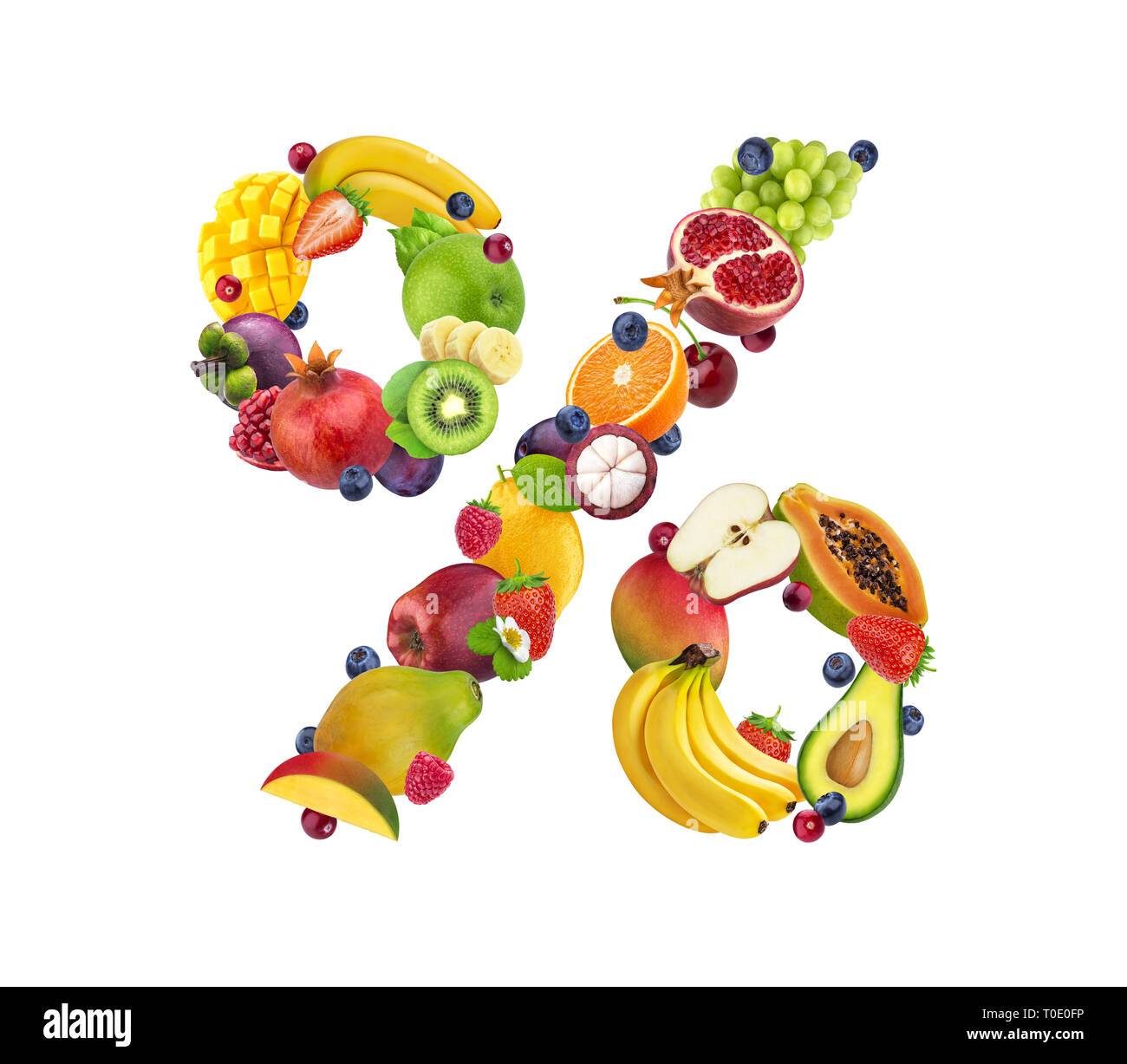 Segno di percentuale di diversi frutti e bacche e frutta alfabeto isolati su sfondo bianco Foto Stock