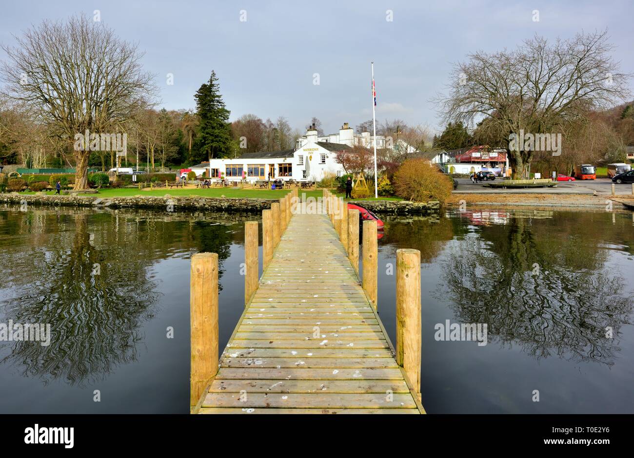 Vista dal molo, del Wateredge Inn,Borrans Rd, Ambleside,Lake District,Cumbria,l'Inghilterra,UK Foto Stock