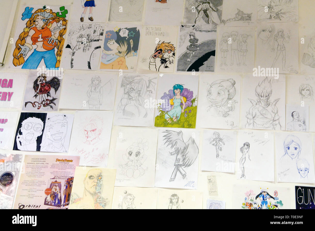 Manga vari disegni e schizzi su una parete nel manga orbitale, Londra. Foto Stock